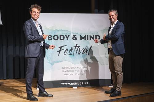 Dr. Slaven Stekovic molekuláris biológus és Mag. Andreas Leitner, az „ REDUCE ” ügyvezetője – a hosszú élettartam állt a középpontban az „ REDUCE ” Body & Mind Fesztivál premierjén.