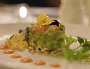 Avokádó-paradicsom tatár füstölt tofuval