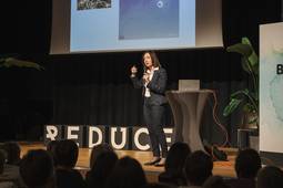 Dr. Manuela Macedonia idegtudós előadása