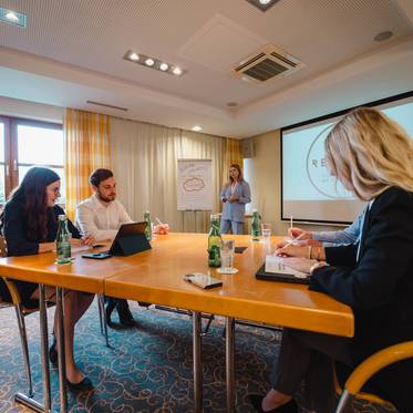Konferencia a Lavendel szemináriumi teremben a Reduce