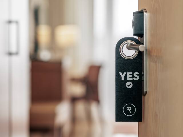 Szoba ajtójelzéssel Yes a REDUCE  Vital