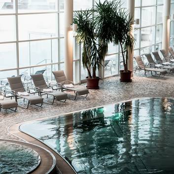 Munka utáni regeneráció a REDUCE  Vital  termálfürdőjében