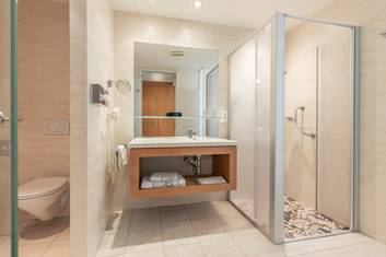 „Superior” kategóriájú fürdőszoba a Hotel Vital