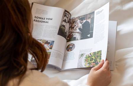 Egy hölgy a Reduce magazinját olvassa 