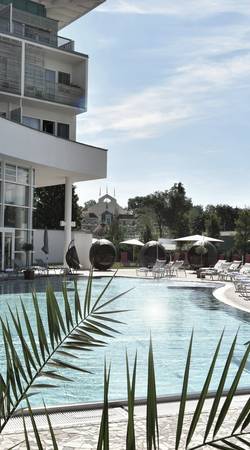 Kültéri medence a REDUCE  Vital  szállodában Bad Tatzmannsdorfban