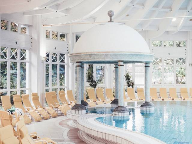 Beltéri medence a REDUCE  Thermal  szállodában Bad Tatzmannsdorfban